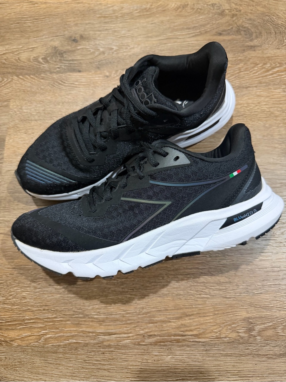 Diadora Mythos Blushield Volo HIP 2 Running Shoes Women’s 7 Black White